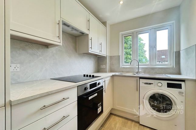 10, Elder Close, Surrey photo 2