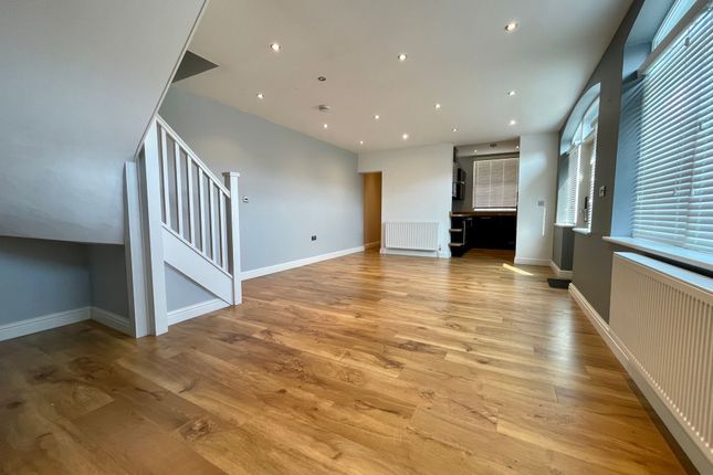 8 Priory Lane, Royston photo 3
