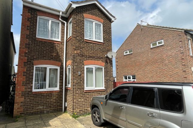 Thumbnail Flat for sale in Great Northern Road, Dunstable