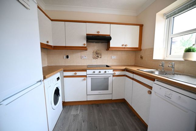 22, Tilley Close, Rochester photo 2