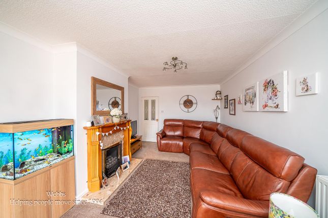 7, Viewfield Avenue, Cannock photo 4