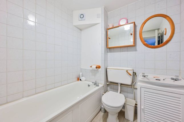 Maisonette for sale in Clearbrook Way, Limehouse, London