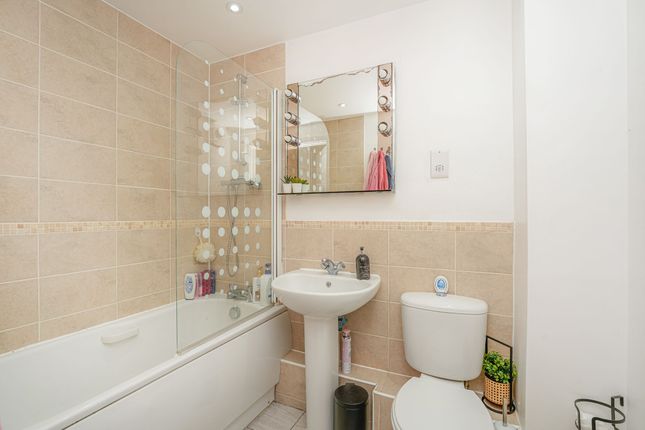 Flat 11, Amethyst Court Enstone Road, Enfield photo 4