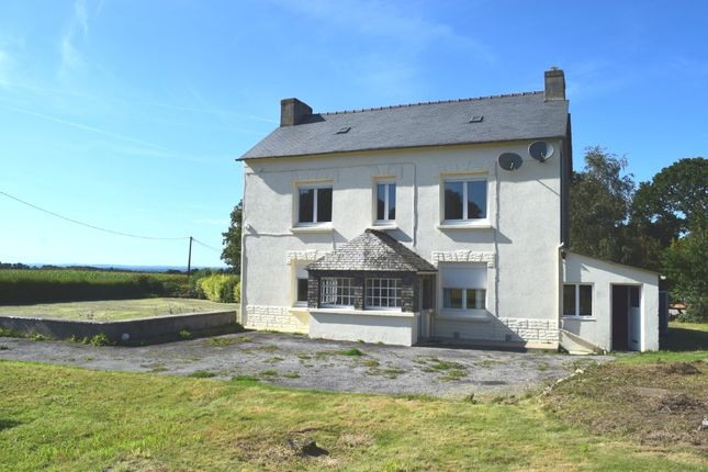 Detached house for sale in 22340 Plévin, Côtes-D'armor, Brittany, France