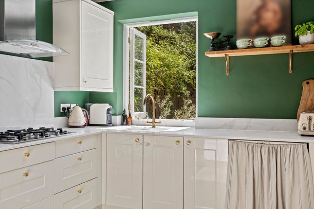 11A, Eckstein Road, London photo 2