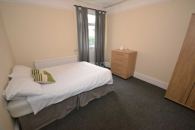 Thumbnail Room to rent in Basingstoke Road, Reading, Berkshire