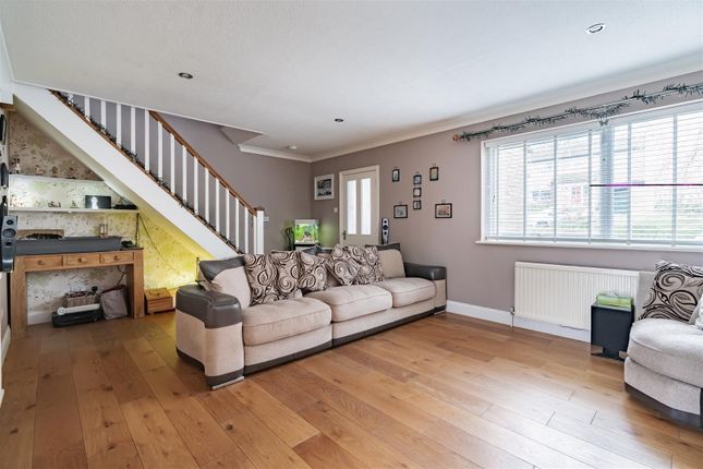 18, Bowes Wood, New Ash Green photo 3