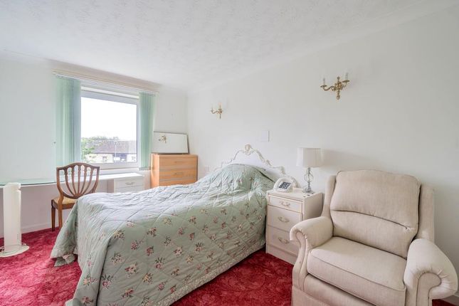 Flat for sale in Kidlington, Oxfordshire