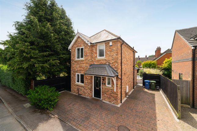 Thumbnail Detached house for sale in North Road, Ascot