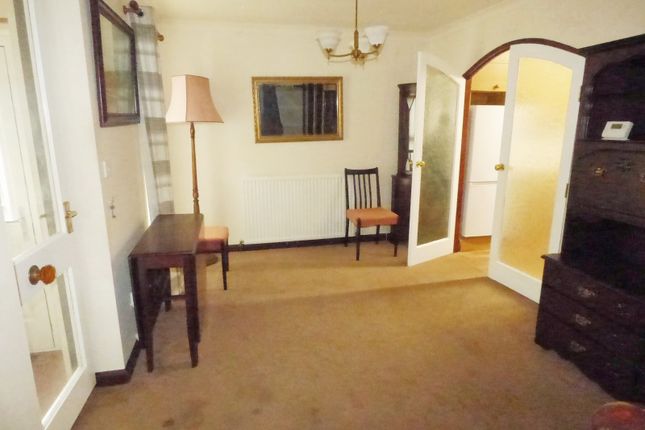 14, Spring Valley Croft, Leeds photo 2