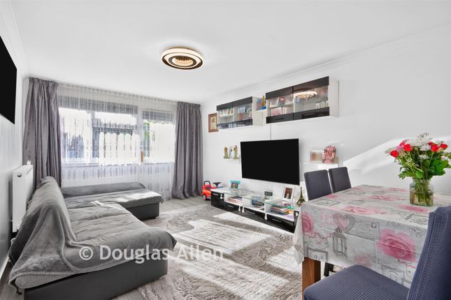 3, Hitchin Close, Romford photo 2