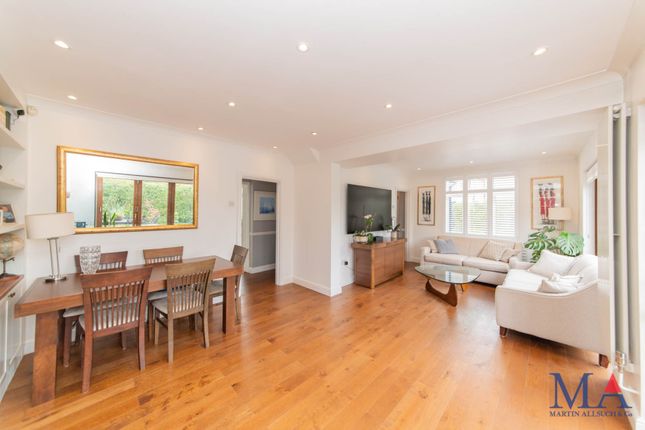 44, Haggerston Road, Borehamwood photo 2