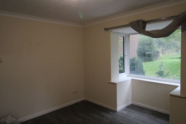 End terrace house to rent in Copperfields, Luton