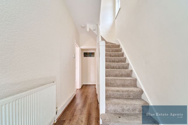 21, The Greenway, Hounslow photo 4