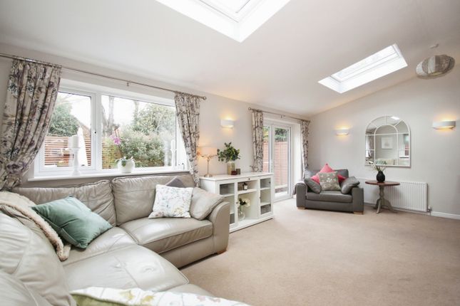 Detached house for sale in Townesend Close, Warwick