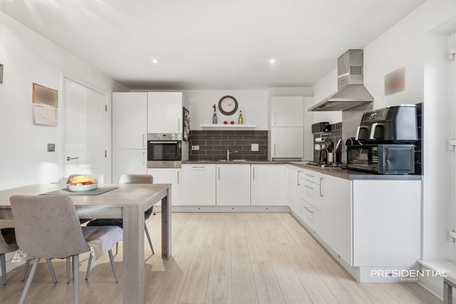 62 Blenheim Square, Epping photo 4