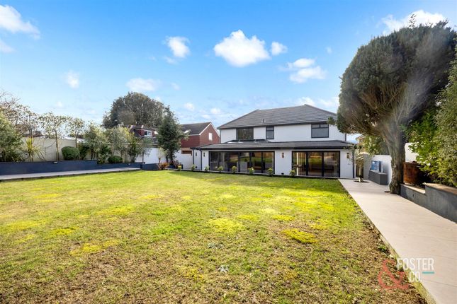 7, Meadow Close, Hove photo 2