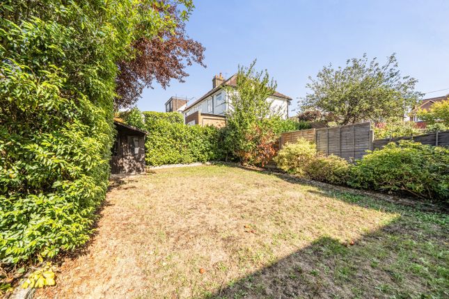 6, Oak Way, London photo 4