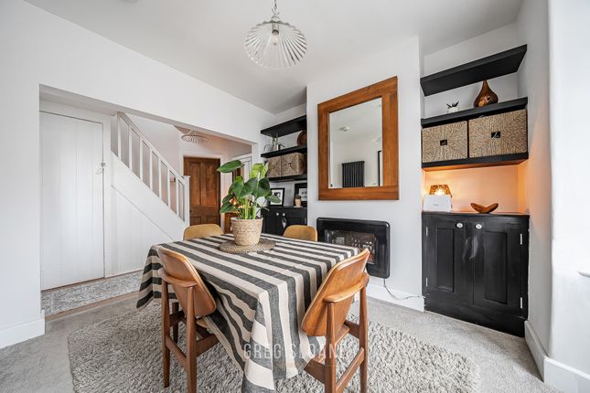 33 Copthorne Drive, Shrewsbury photo 3