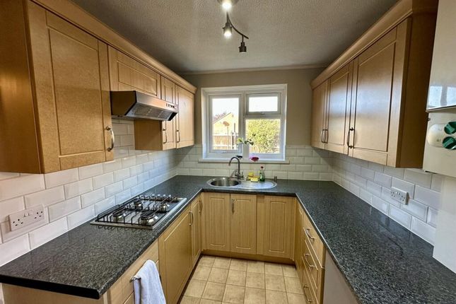 34, Lyle Close, Leicester photo 3