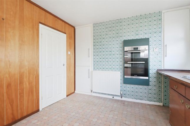 8 Chartwell Avenue, Chesterfield photo 4