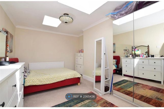 Bedroom 1 (£800)