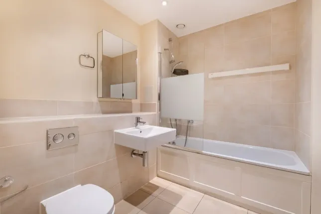 77, Newman Close, London photo 4