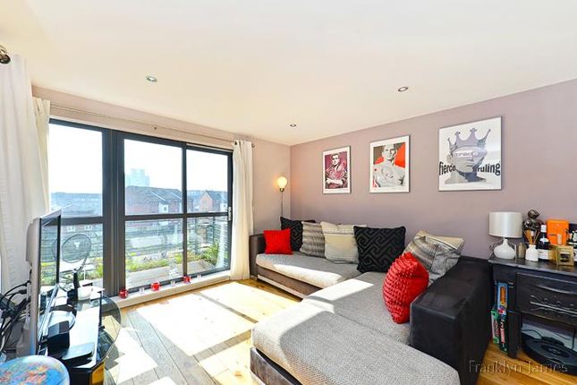 2 bed flat for sale in Aulay House, Bermondsey SE16