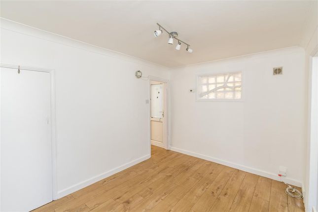 15, Middle Street, Southampton photo 4