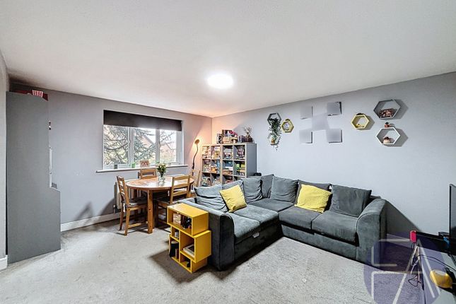 13, Aston Manor, Banks photo 4