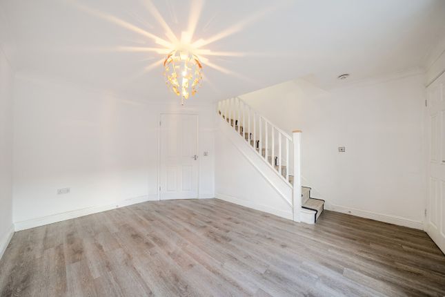 16, Gravenmoor Drive, Greater Manchester photo 3