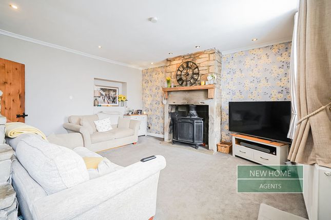 39, Hall Bower Lane, Huddersfield photo 2