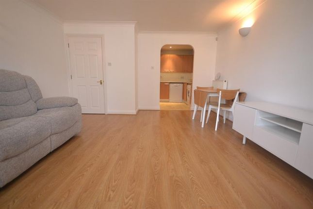 Thumbnail Flat to rent in Erleigh Road, Reading