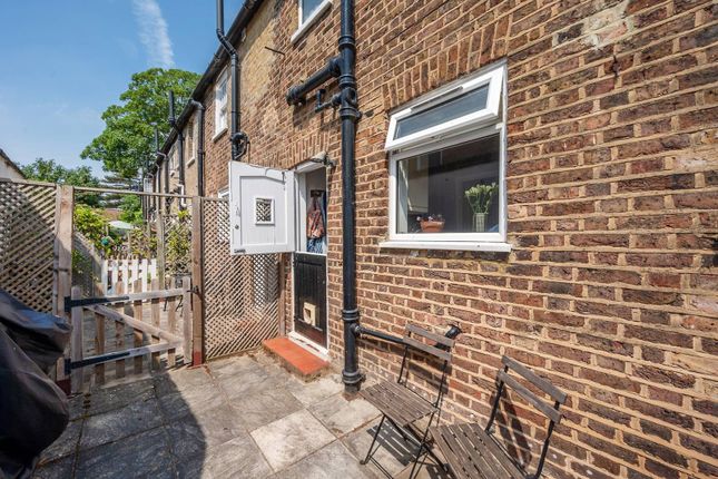 Cottage to rent in Crooked Billet, Wimbledon Village, London