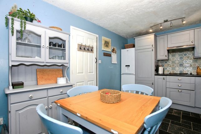 28, Canonsfield, Peterborough photo 4