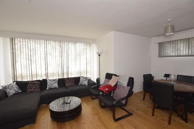 Flat for sale in Crawford Avenue, Wembley