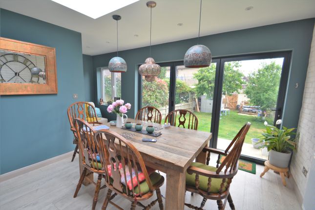 37, Franklyn Road, Walton On Thames photo 4