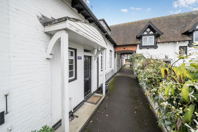 Courtyard Cottage, 4, The Willows, Windsor photo 2
