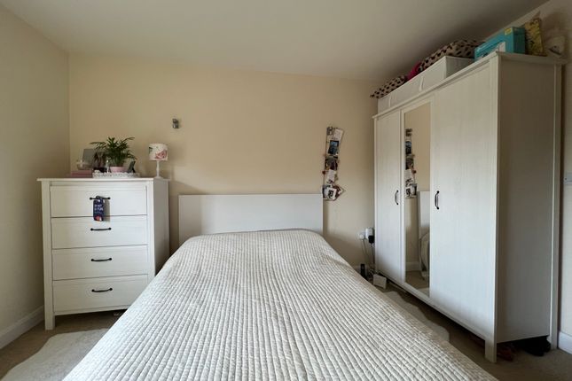 Flat for sale in Holywell Heights, Sheffield