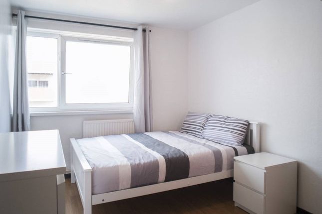 Thumbnail Room to rent in Wager Street, Mile End, East London