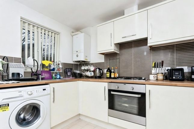 6, Denewell Avenue, Manchester photo 3