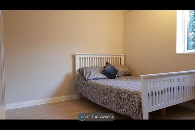 Flat, Milton House Kingsnympton Park, Kingston Upon Thames photo 5