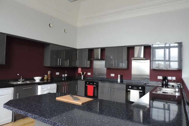 Red Penthouse, Lustrous House, Gillingham photo 5