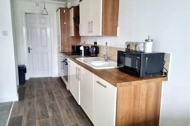 Flat 5, 77, Pencisley Road, Cardiff photo 2