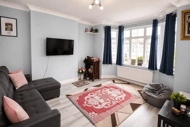 8 Chestnut Court, Chestnut Avenue, Wembley photo 2