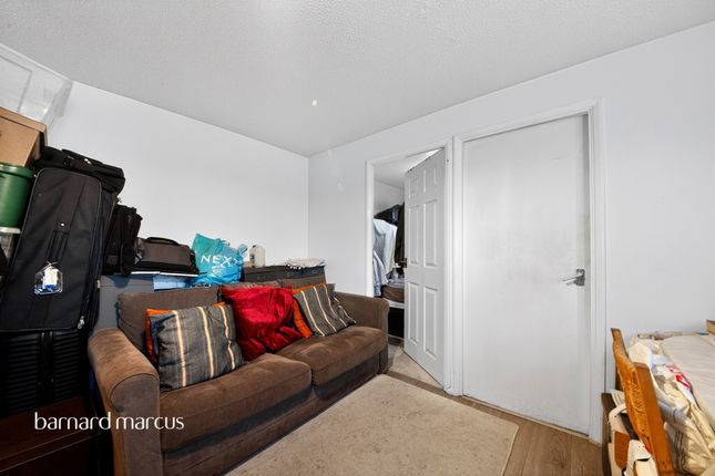 84, Barbot Close, London photo 4