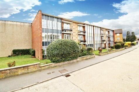 Thumbnail Flat for sale in Heaton Court, High Street, Cheshunt