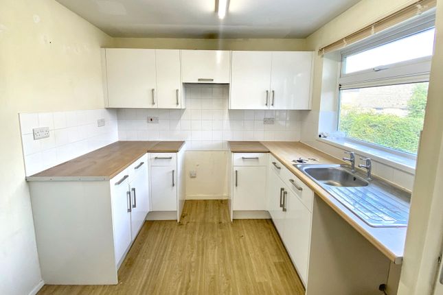 Flat 33 Linden Close, Calne, Wiltshire, SN11 0BB photo 4