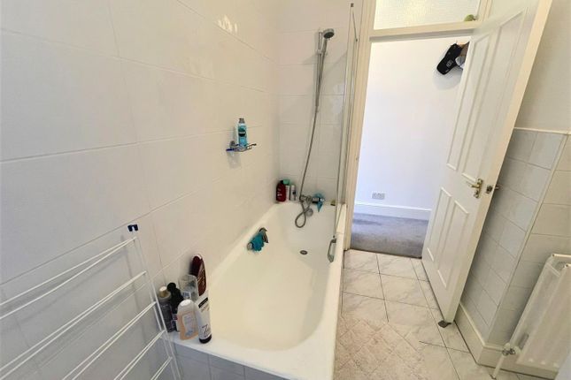 Flat 1, 130, Heath Road, Twickenham photo 3