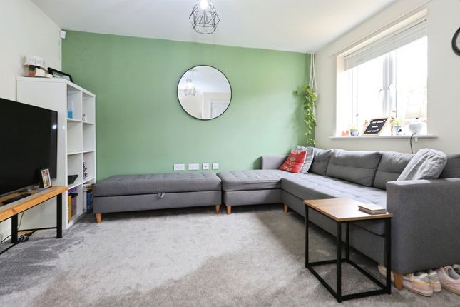 8, Crocus Way, Kidderminster photo 4